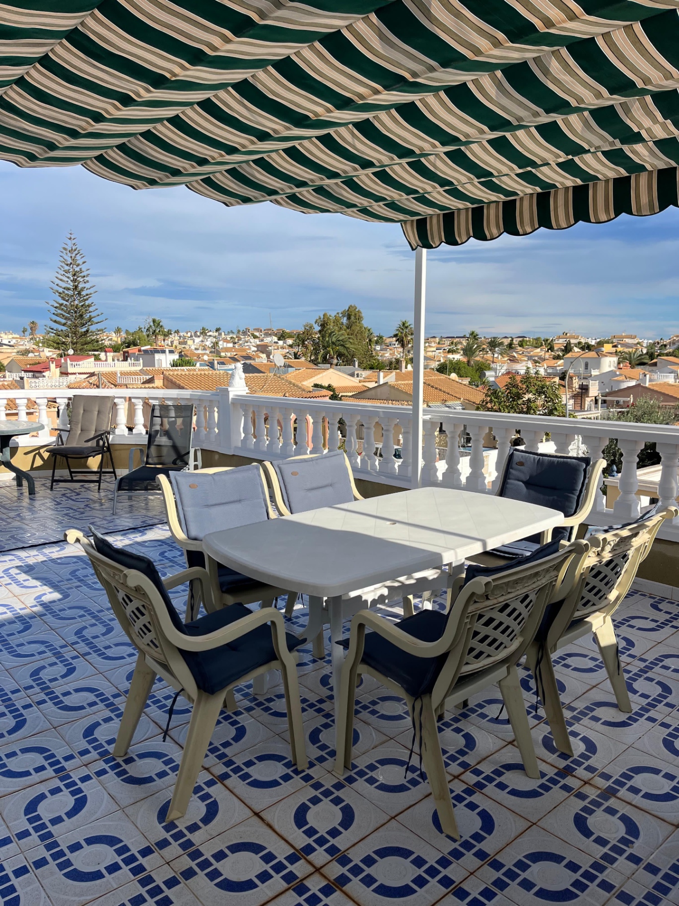 Lyxig medelhavsvilla med pool och havsutsikt i Orihuela Costa
